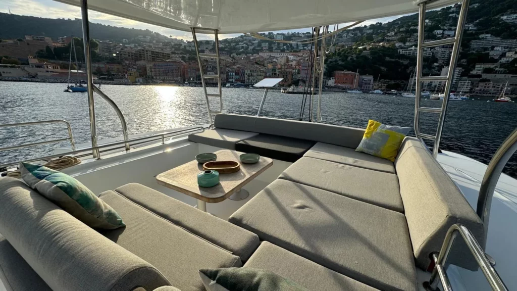 lacoche-yacht-bateaux-Location-Lagoon-13