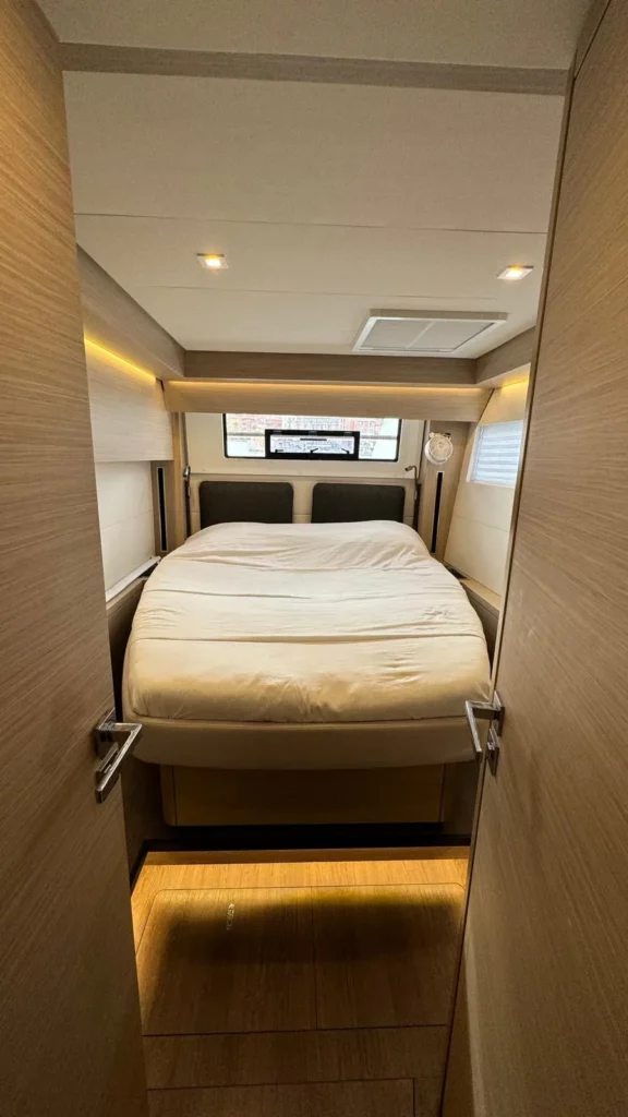 lacoche-yacht-bateaux-Location-Lagoon-20