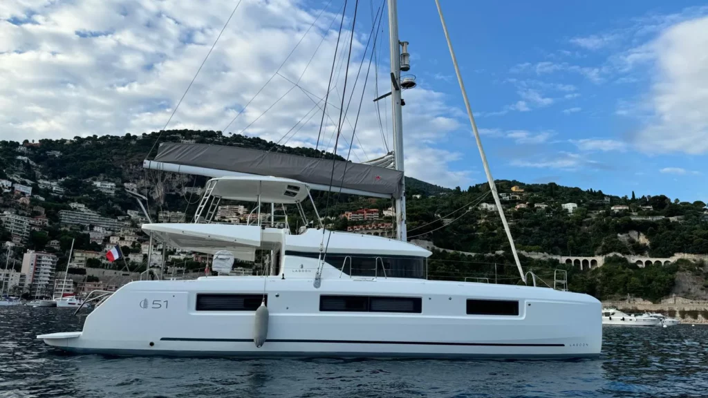 lacoche-yacht-bateaux-Location-Lagoon-7