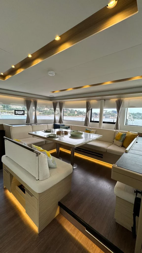 lacoche-yacht-bateaux-Location-Lagoon-9
