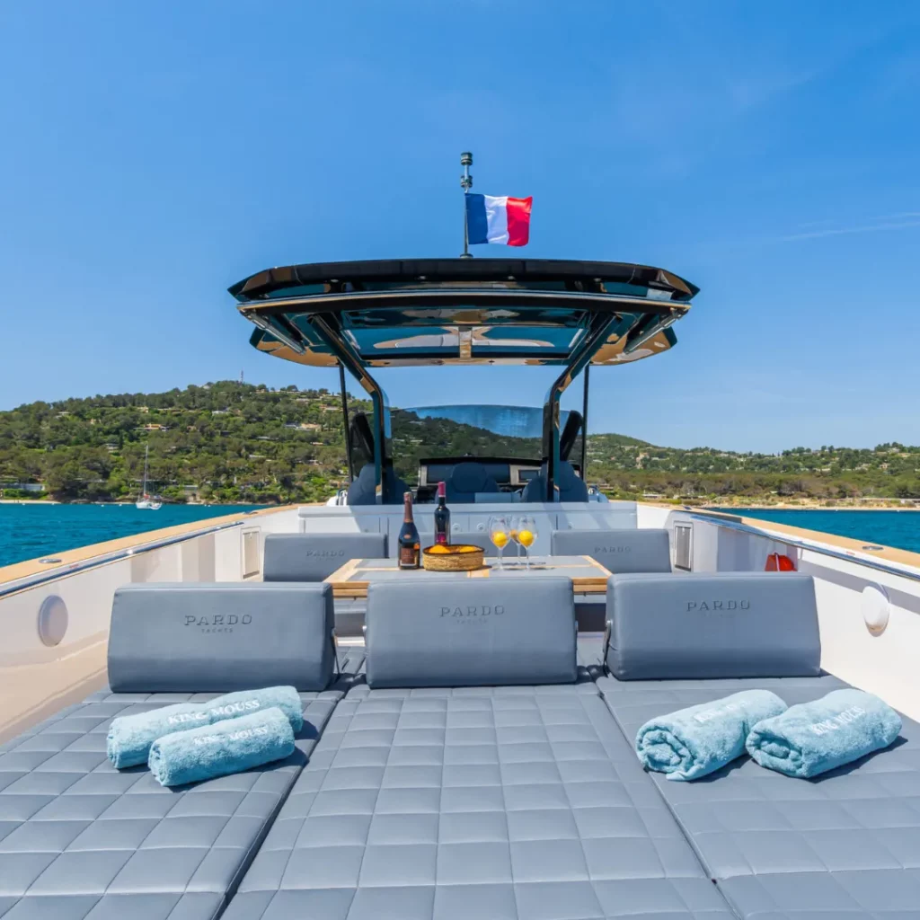 lacoche-yacht-bateaux-Location-Pardo-43-4