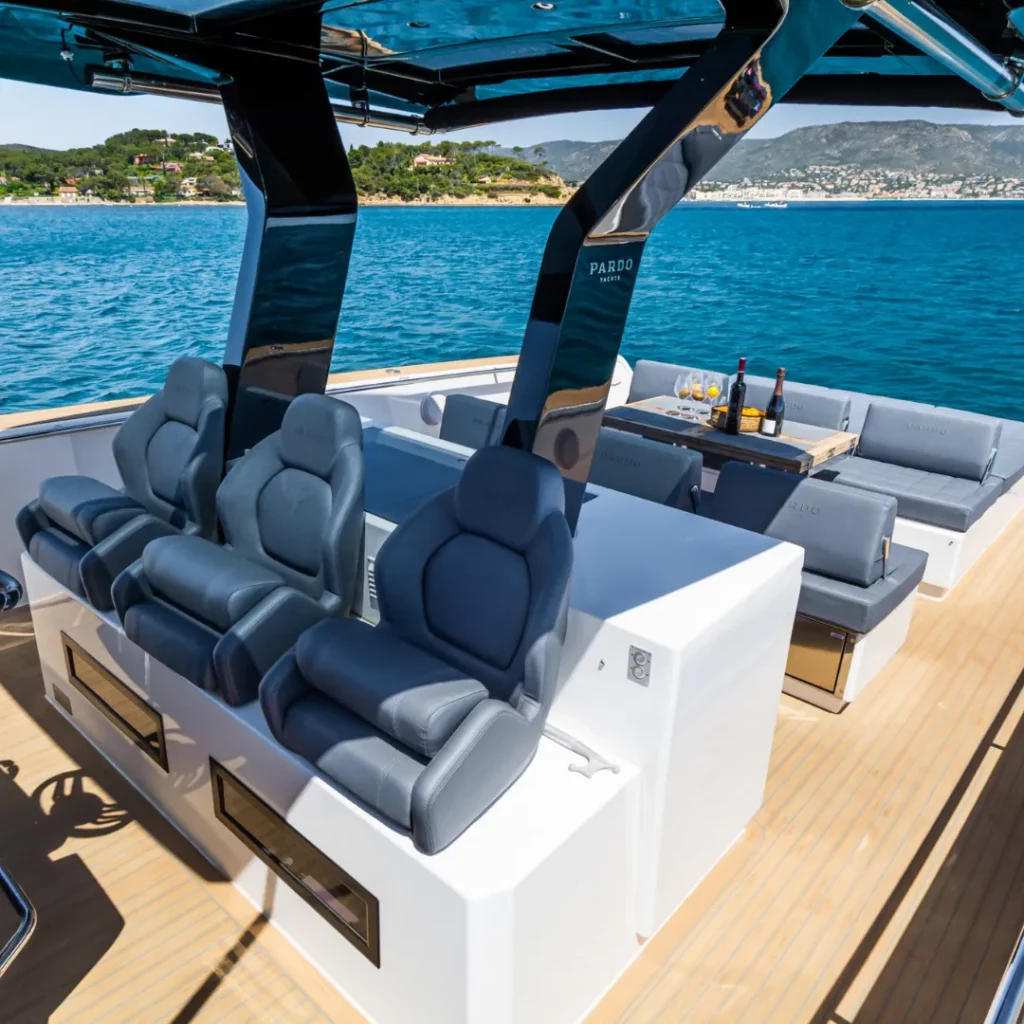 lacoche-yacht-bateaux-Location-Pardo-43-5