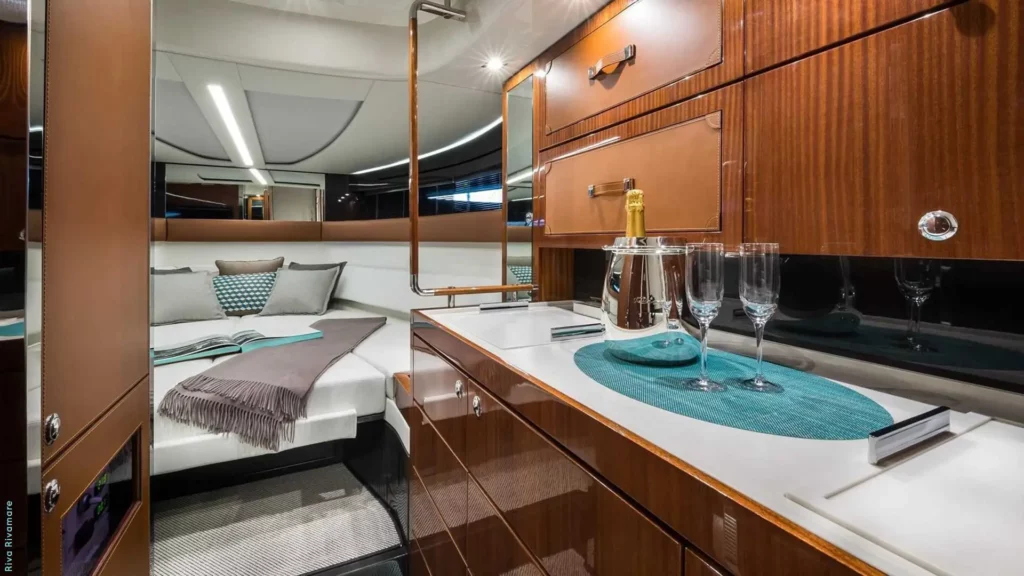 lacoche-yacht-bateaux-Location-Rivarama-38-1