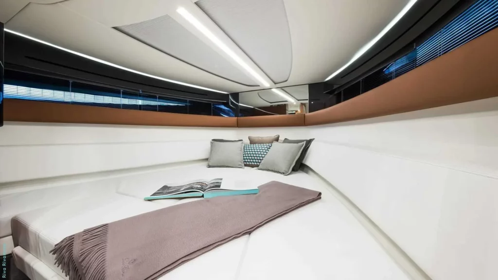 lacoche-yacht-bateaux-Location-Rivarama-38-2