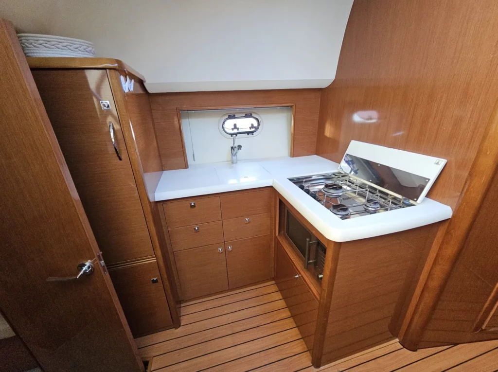 lacoche-yacht-bateaux-beneteau-Prestige-38-11