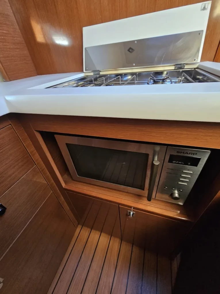 lacoche-yacht-bateaux-beneteau-Prestige-38-13