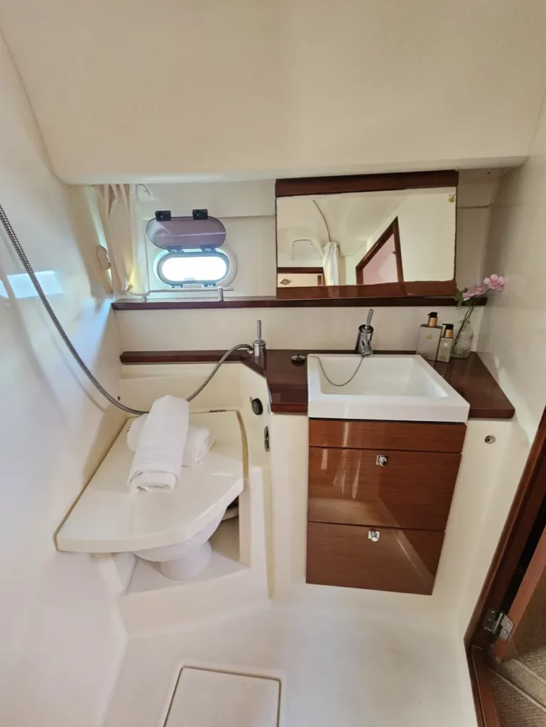 lacoche-yacht-bateaux-beneteau-Prestige-38-15