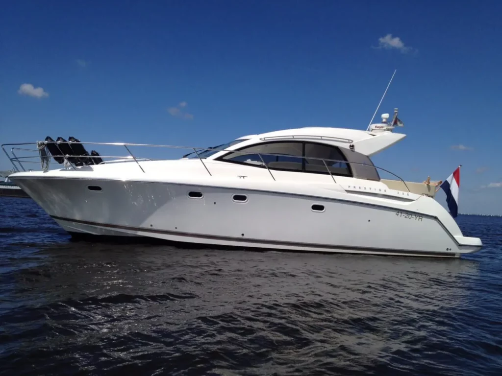 lacoche-yacht-bateaux-beneteau-Prestige-38-18