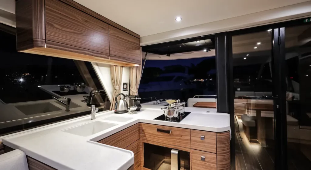 lacoche-yacht-bateaux-beneteau-location-Greenline-48-2