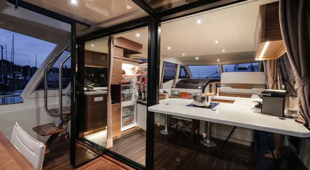 lacoche-yacht-bateaux-beneteau-location-Greenline-48-9