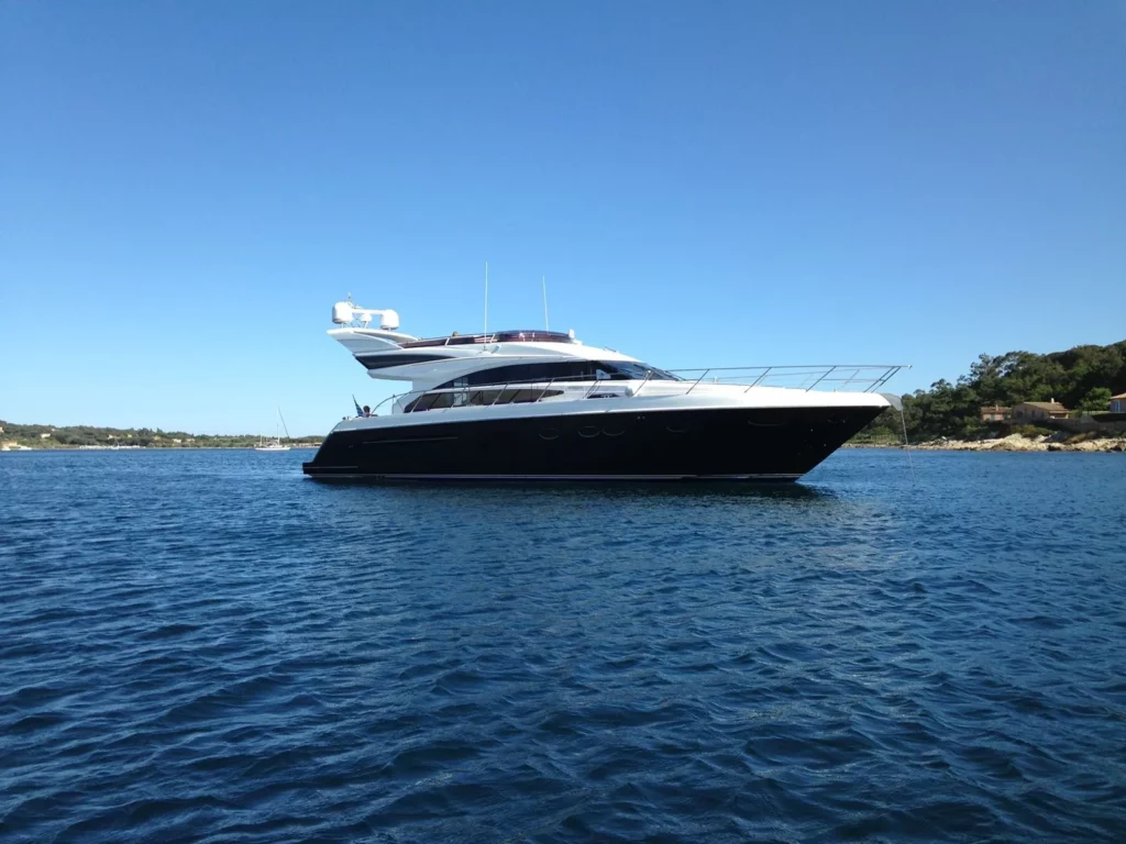 lacoche-yacht-bateaux-beneteau-location-Princess-V64-19