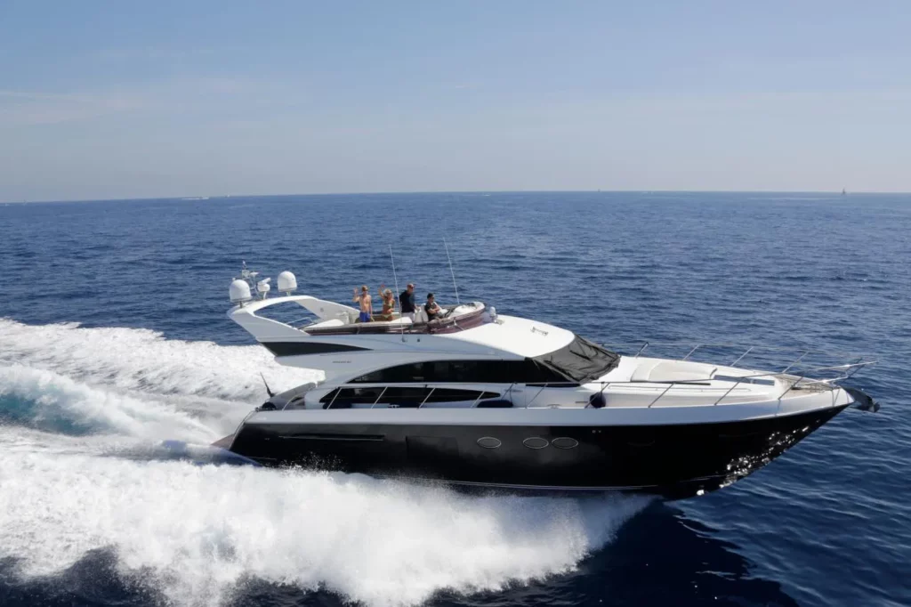 lacoche-yacht-bateaux-beneteau-location-Princess-V64-2