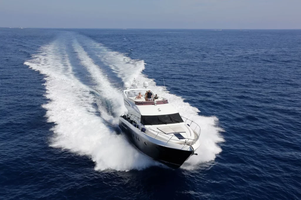 lacoche-yacht-bateaux-beneteau-location-Princess-V64-20