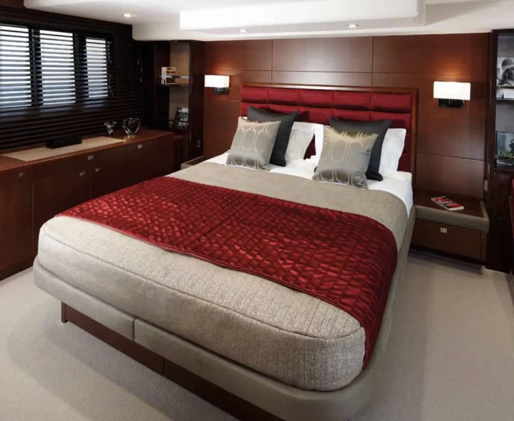 lacoche-yacht-bateaux-beneteau-location-Princess-V64-6