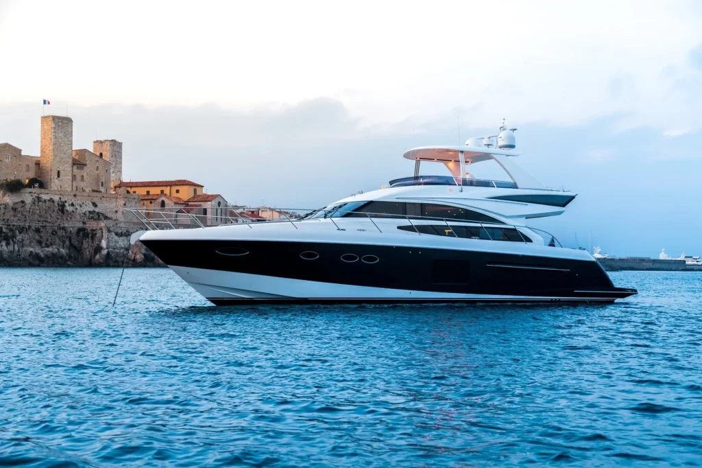 lacoche-yacht-bateaux-beneteau-location-Princess-V64-8