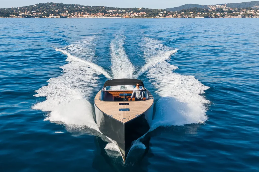 lacoche-yacht-bateaux-beneteau-location-Vandutch-40-12