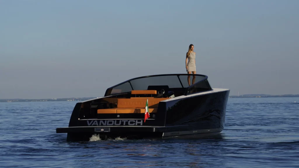 lacoche-yacht-bateaux-beneteau-location-Vandutch-40-22