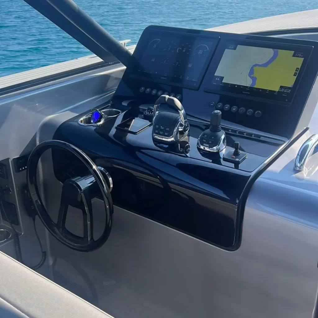 lacoche-yacht-bateaux-beneteau-location-Vandutch-40-3