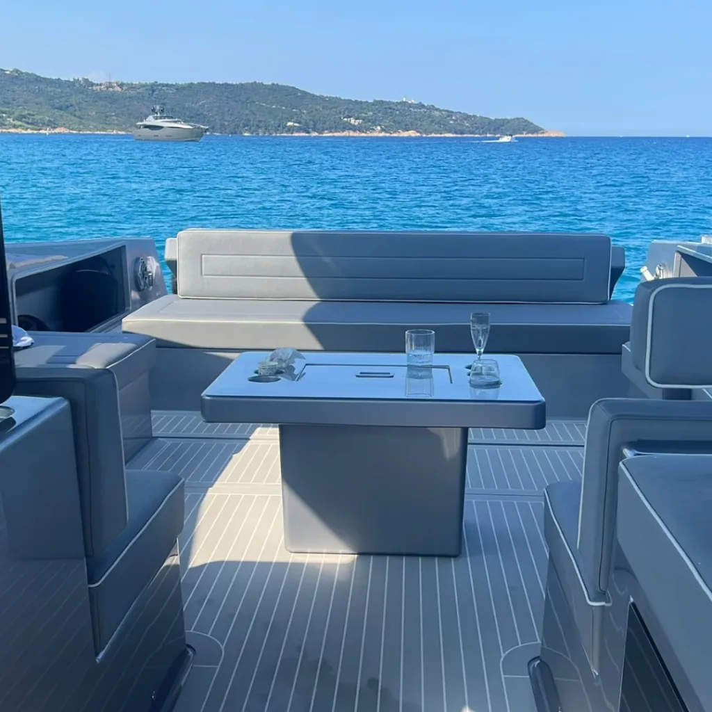lacoche-yacht-bateaux-beneteau-location-Vandutch-40-4