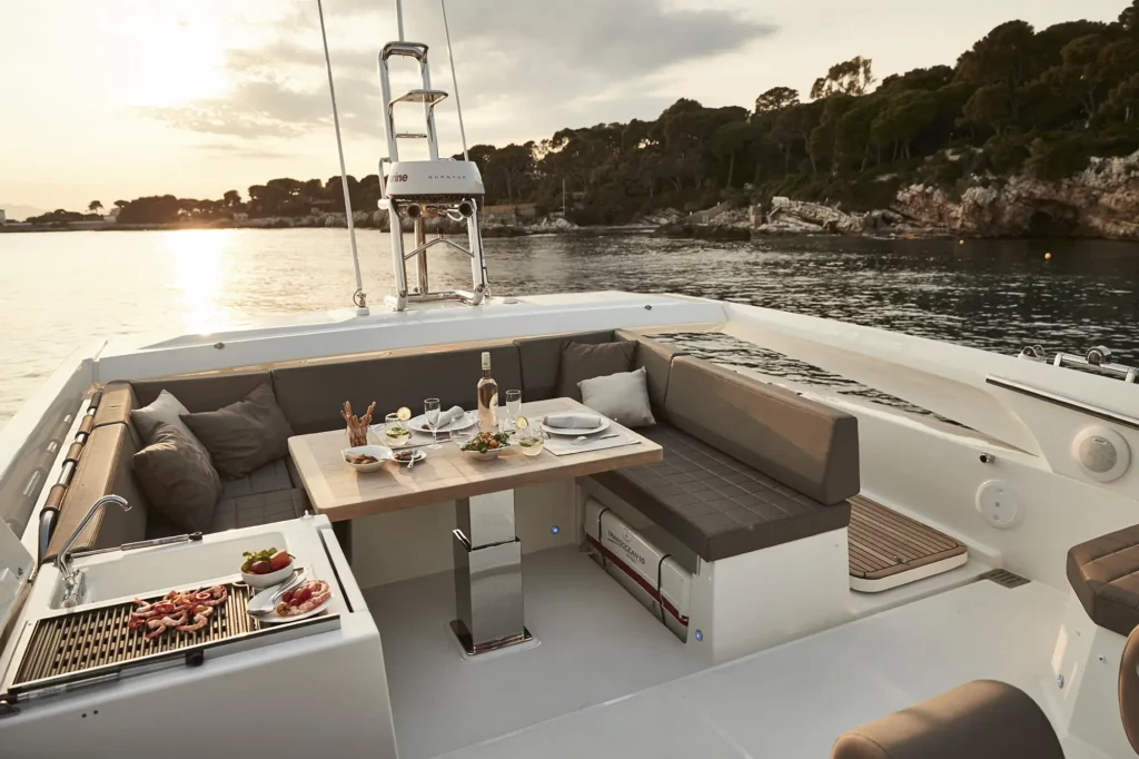 lacoche-yacht-bateaux-location-prestige-680-5