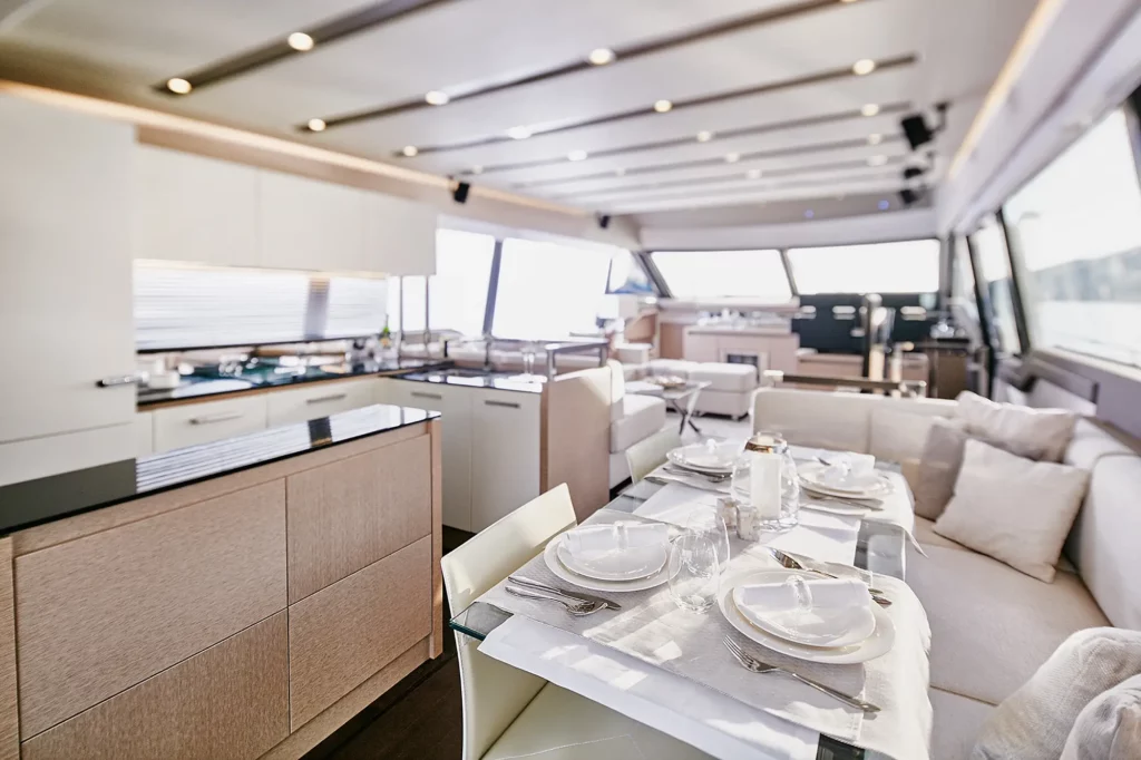 lacoche-yacht-bateaux-location-prestige-680-7