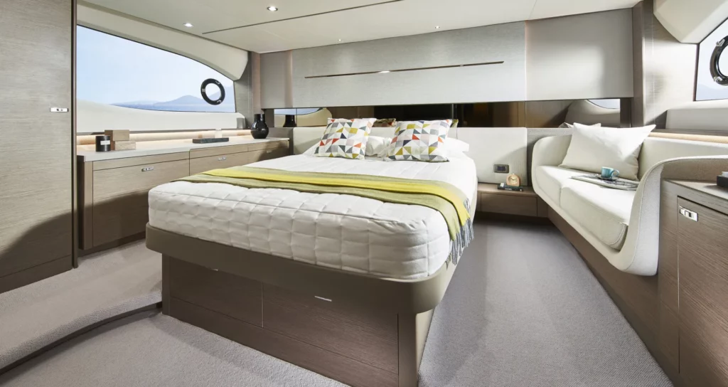 lacoche-yacht-bateaux-location-princess-v55-17