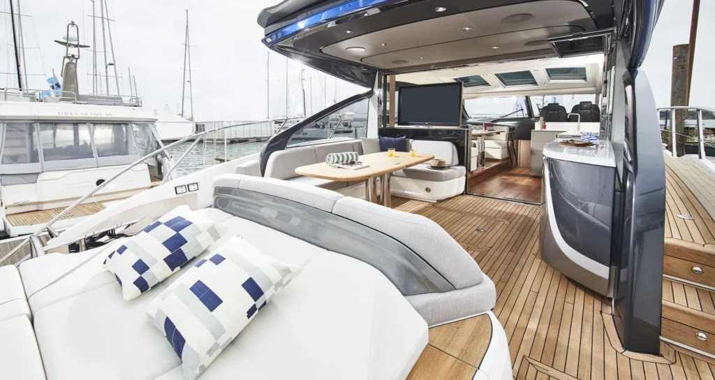 lacoche-yacht-bateaux-location-princess-v55-19