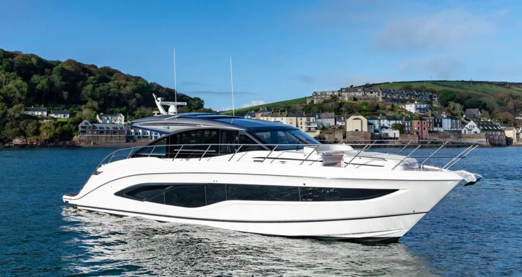 lacoche-yacht-bateaux-location-princess-v55-2
