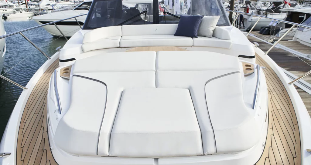 lacoche-yacht-bateaux-location-princess-v55-6