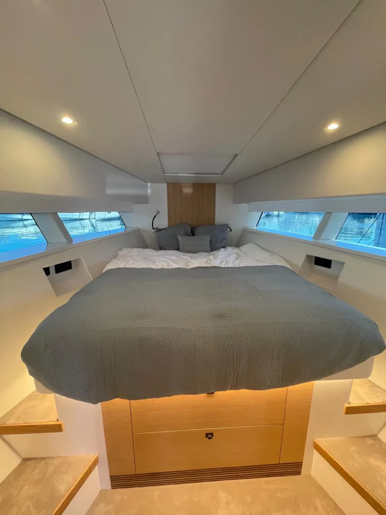 lacoche-yacht-bateaux-location-sichterman-53-6
