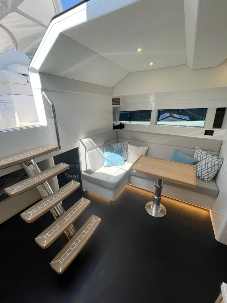 lacoche-yacht-bateaux-location-sichterman-53-9