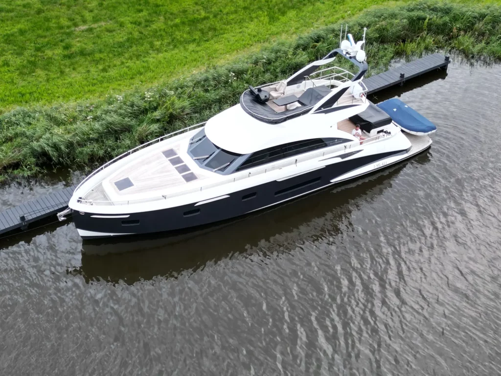 lacoche-yacht-bateaux-location-sichterman-68-13
