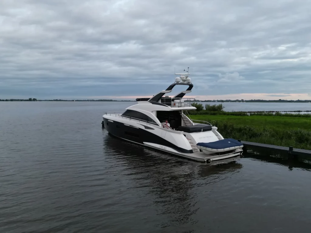 lacoche-yacht-bateaux-location-sichterman-68-16