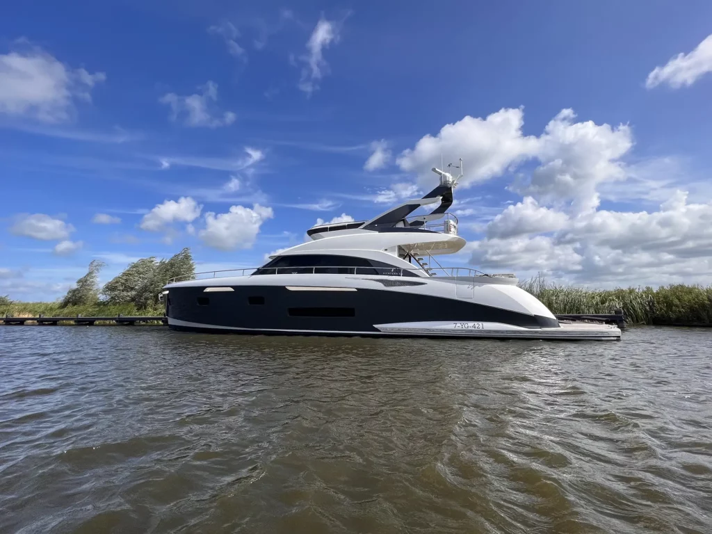 lacoche-yacht-bateaux-location-sichterman-68-25