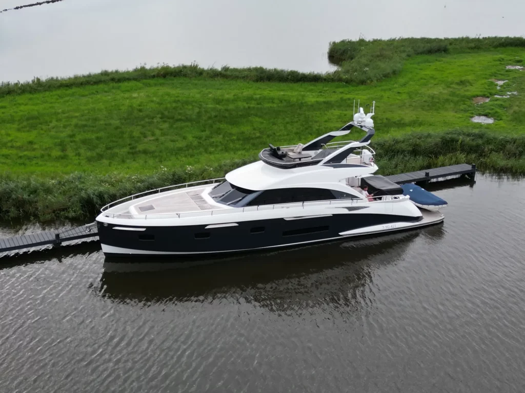 lacoche-yacht-bateaux-location-sichterman-68-4