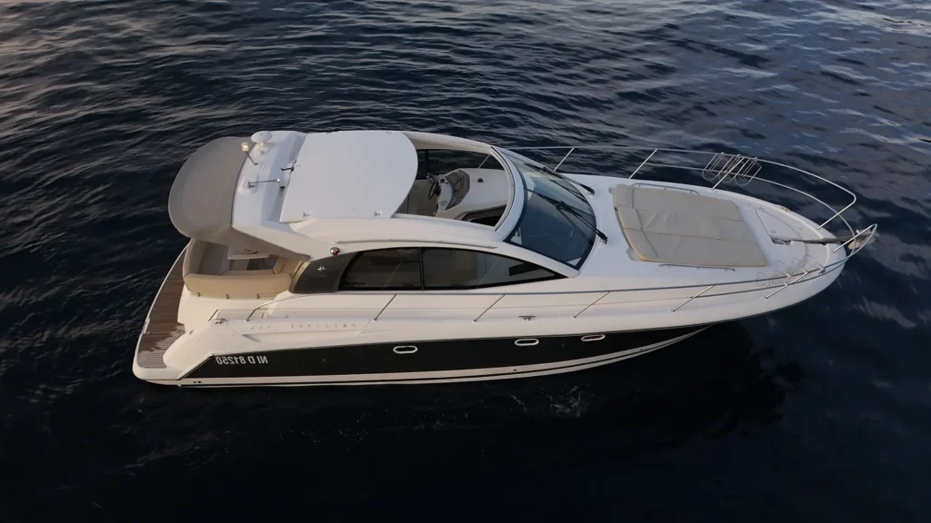 lacoche-yacht-location-bateaux-prestige-38-1