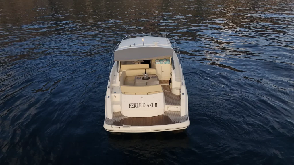lacoche-yacht-location-bateaux-prestige-38-3