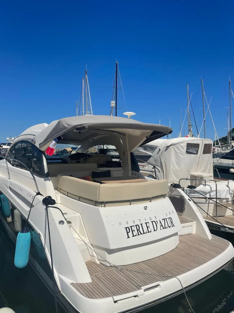 lacoche-yacht-location-bateaux-prestige-38-4