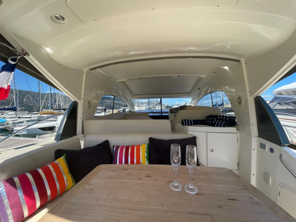 lacoche-yacht-location-bateaux-prestige-38-6