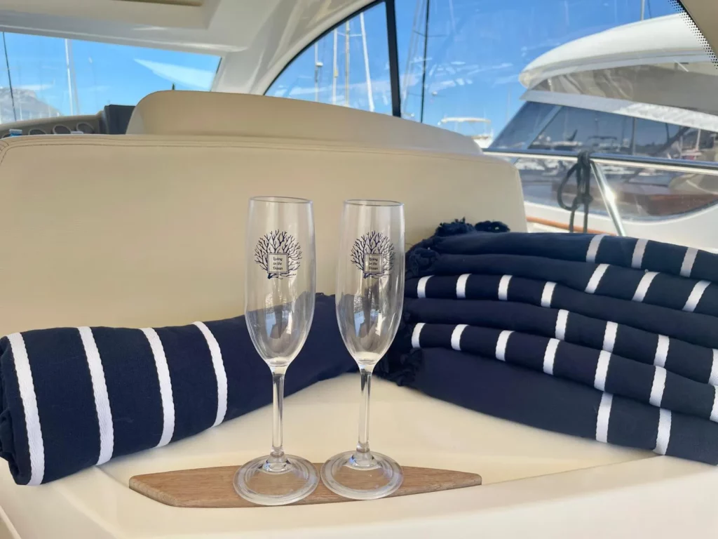lacoche-yacht-location-bateaux-prestige-38-8
